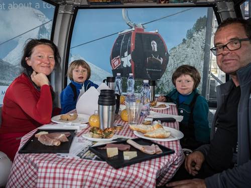 Taste-of-Zermatt_Events_Gondel-Fruehstueck-2017_22.jpg