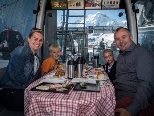 Taste-of-Zermatt_Events_Gondel-Fruehstueck-2017_30.jpg