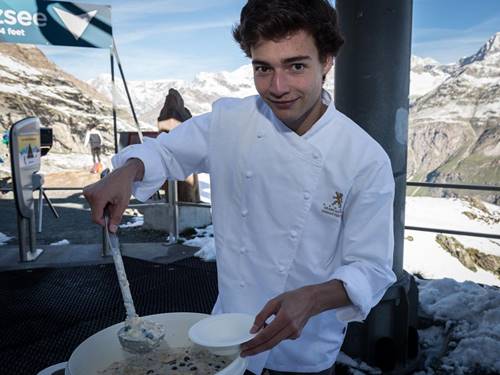 Taste-of-Zermatt_Events_Gondel-Fruehstueck-2017_13.jpg