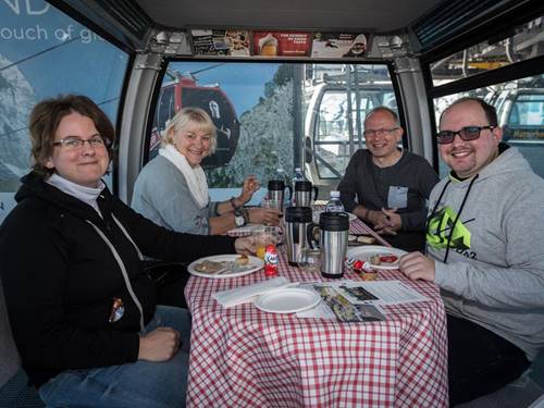 Taste-of-Zermatt_Events_Gondel-Fruehstueck-2017_18.jpg