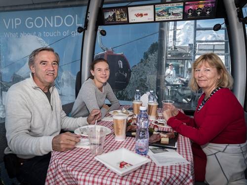 Taste-of-Zermatt_Events_Gondel-Fruehstueck-2017_70.jpg
