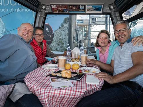 Taste-of-Zermatt_Events_Gondel-Fruehstueck-2017_76.jpg